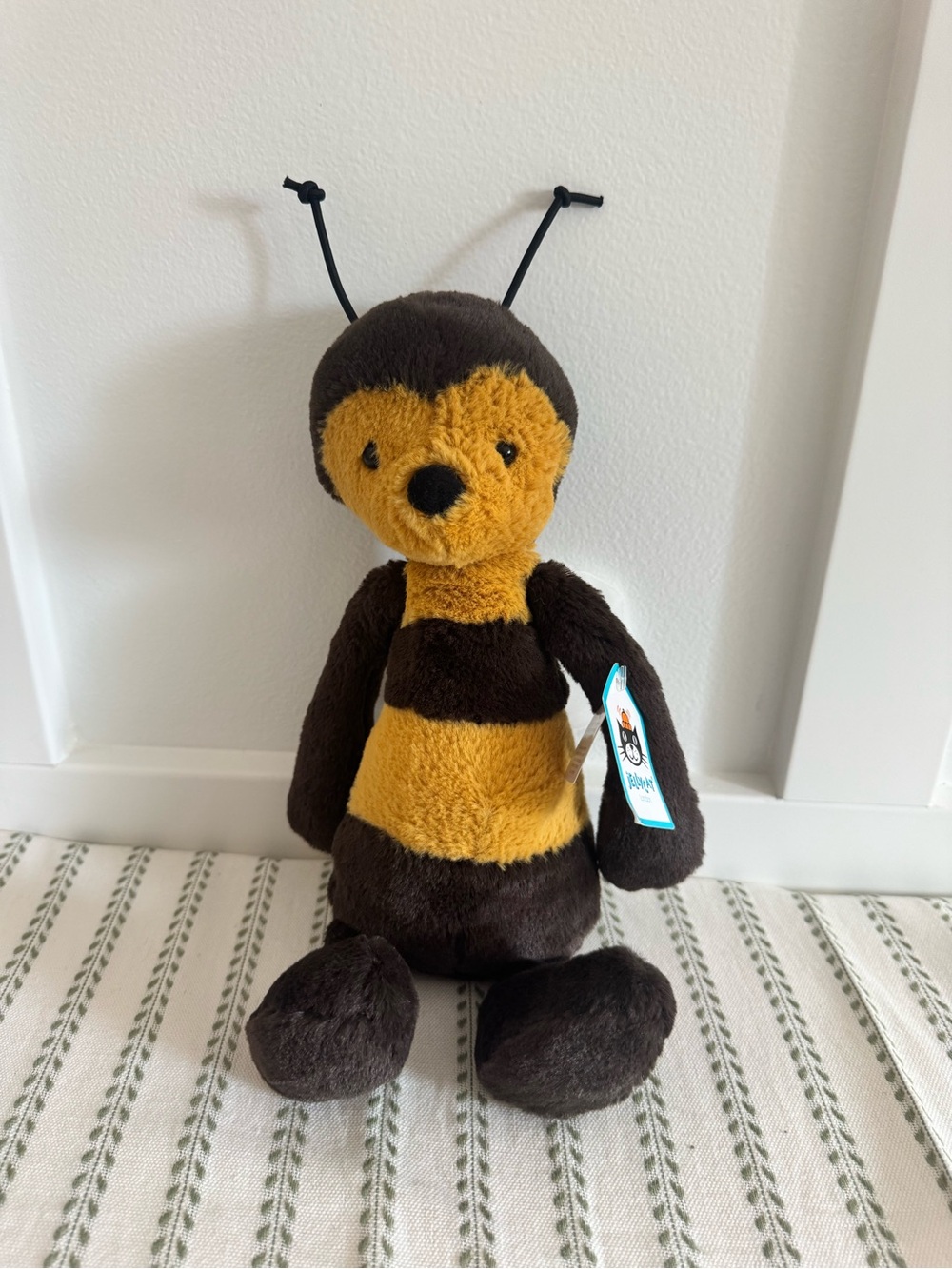 NWT Bashful Bee Medium Jellycat